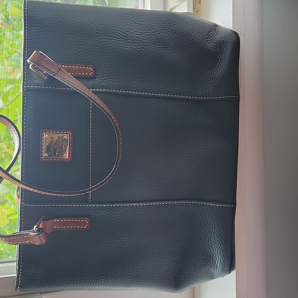 Dooney and Bourke shopper